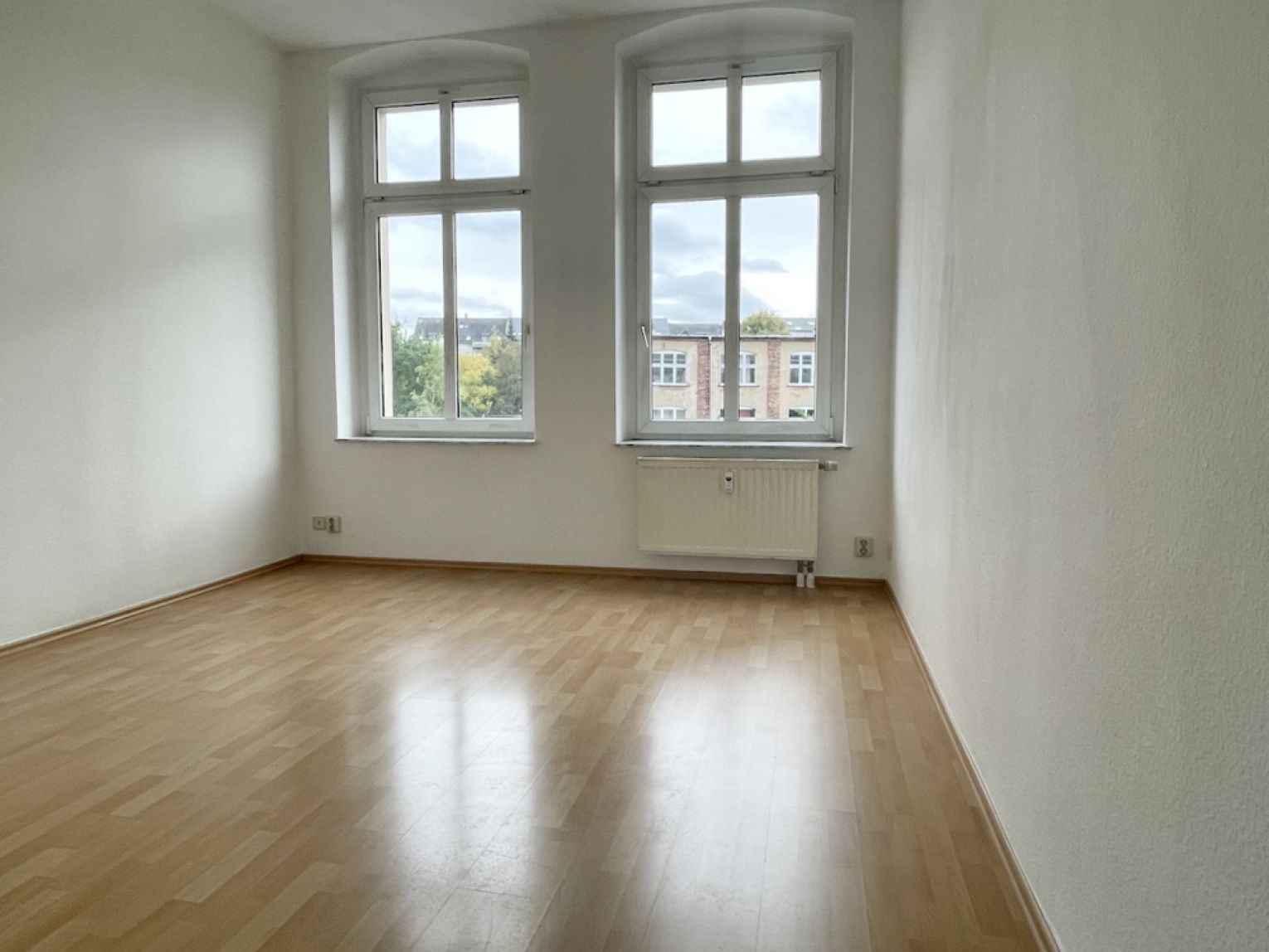 Jetzt mieten • 2 Zimmerwohnung • mit Einbauküche • Laminatboden • auf dem Kaßberg • Stellplatz