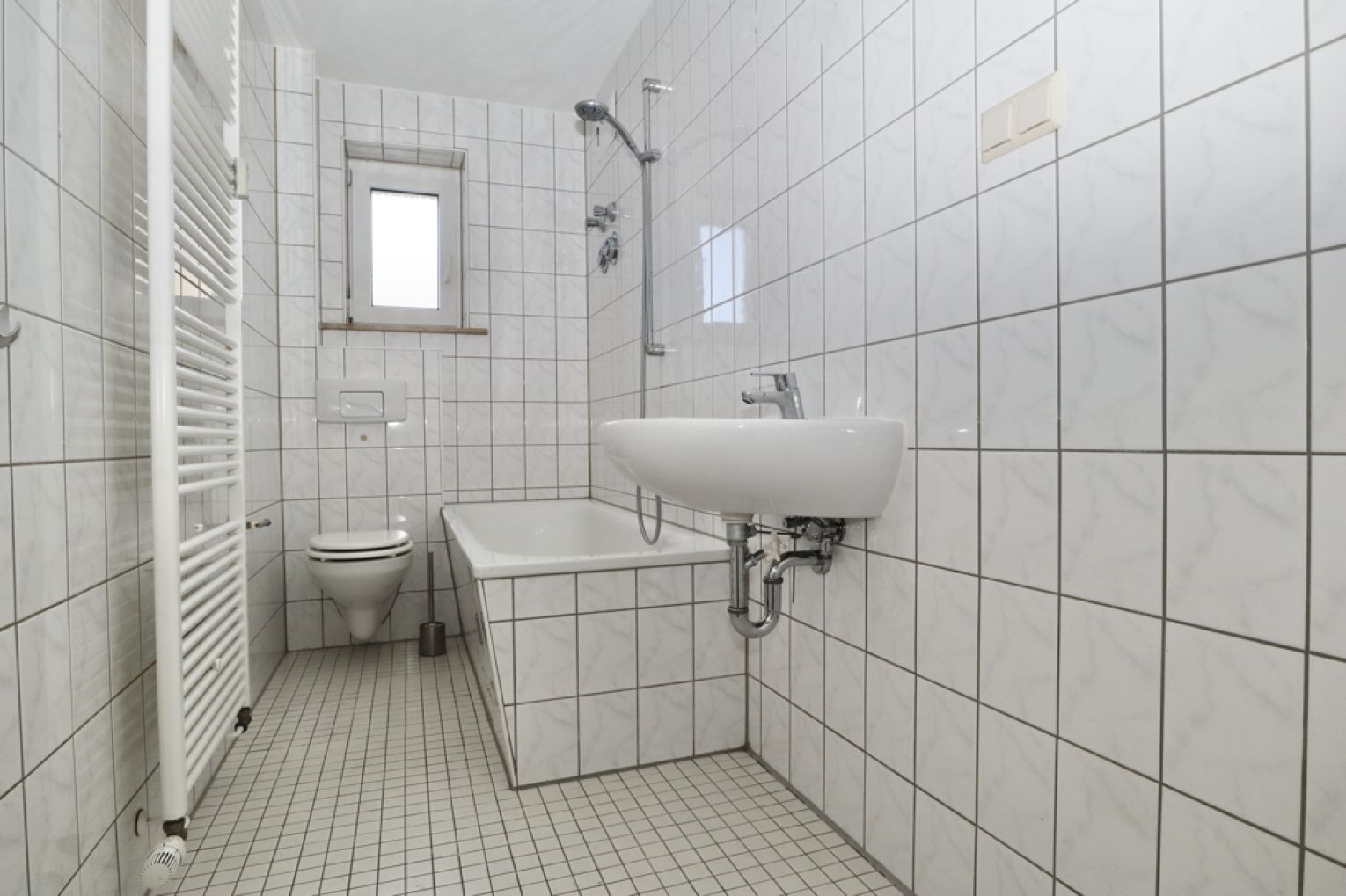 4-Zimmer Wohnung • Tageslichtbad • Einbauküche • Ebersdorf • ruhige Lage • Termin vereinbaren