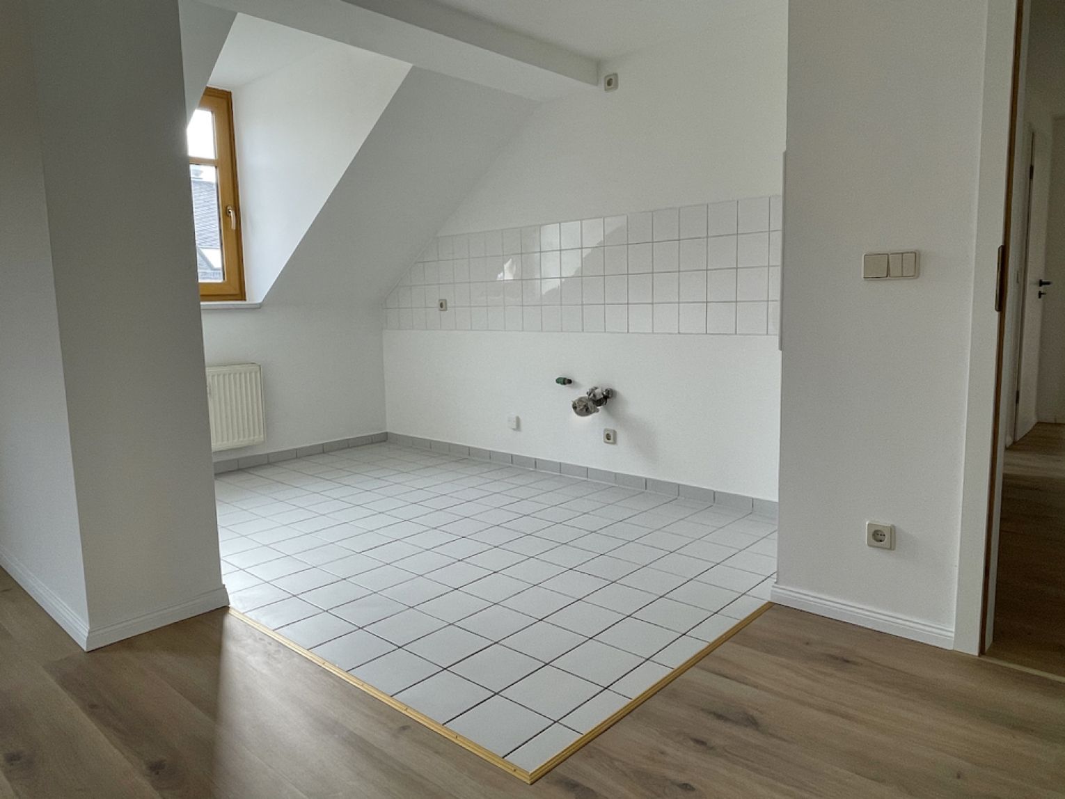 2 Zimmer • Jugendstil • TOP-Bad mit Fenster + Wanne + Dusche • offene Küche • Lift • ANMIETEN!