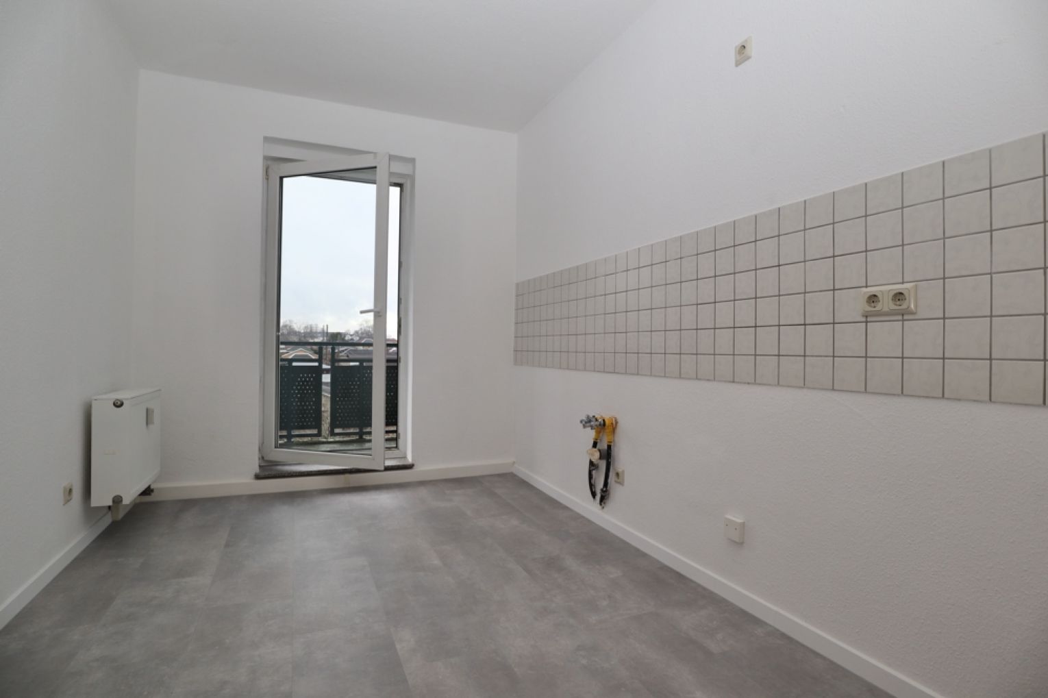 4-Raum Wohnung • in Chemnitz • zur Miete • Balkon • Tageslichtbad • Stellplatz • anrufen !