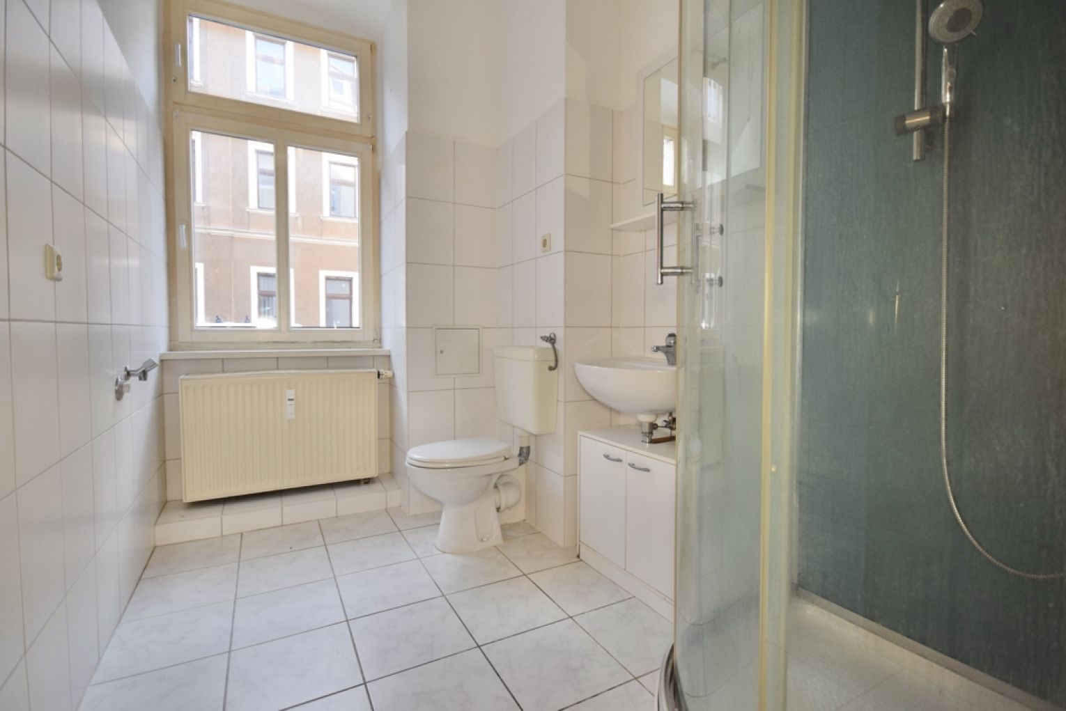 1-Raum Apartment • Einbauküche • Laminat • Wellness-Dusche • zentrumsnah • jetzt anschauen !?