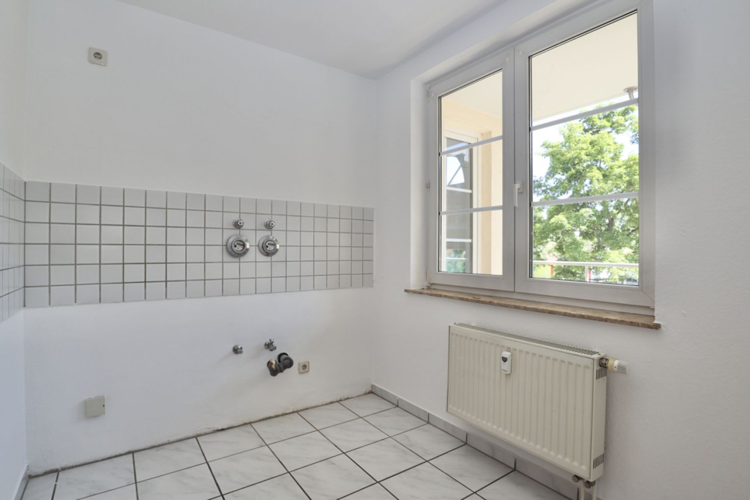 Altendorf • Stellplatz • 2-Zimmer Wohnung • Chemnitz • Balkon • Aufzug • zur Miete • jetzt anrufen