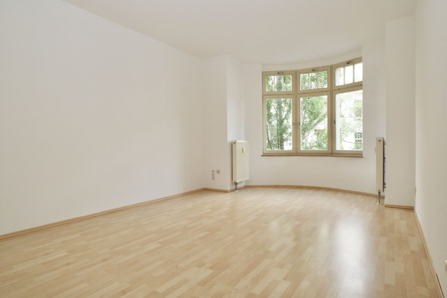 Tiefgaragenstellplatz • Kaßberg • 4-Raum Wohnung • Balkon • 2 Bäder • Chemnitz • zur Miete