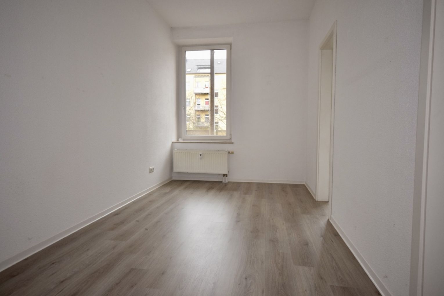 Schnell zugreifen • 2 Zimmerwohnung • mit Einbauküche und Balkon • Schlosschemnitz • Stellplatz