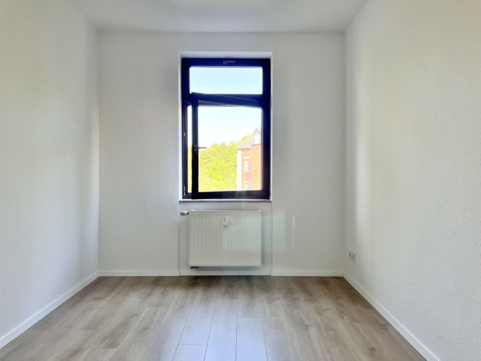 Schloßchemnitz • 2-Zimmer Wohnung • Einbauküche • individuell • Balkon • zur Miete • neu saniert