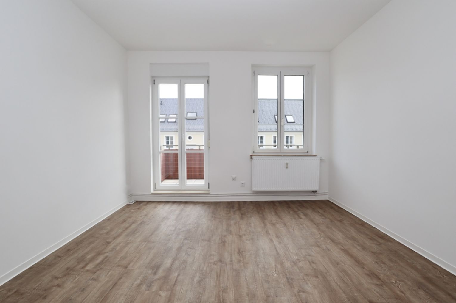 Balkon • saniert • 2-Raum Wohnung • Gutschein • Einbauküche • Ebersdorf • jetzt anrufen