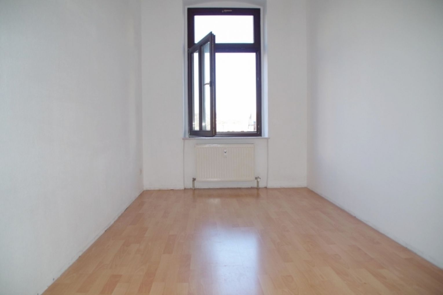 SELTEN! • 4 Zimmer • Kaßberg • Balkon • Laminat • unter 700,00 EURO • ruhige Lage • TOP!