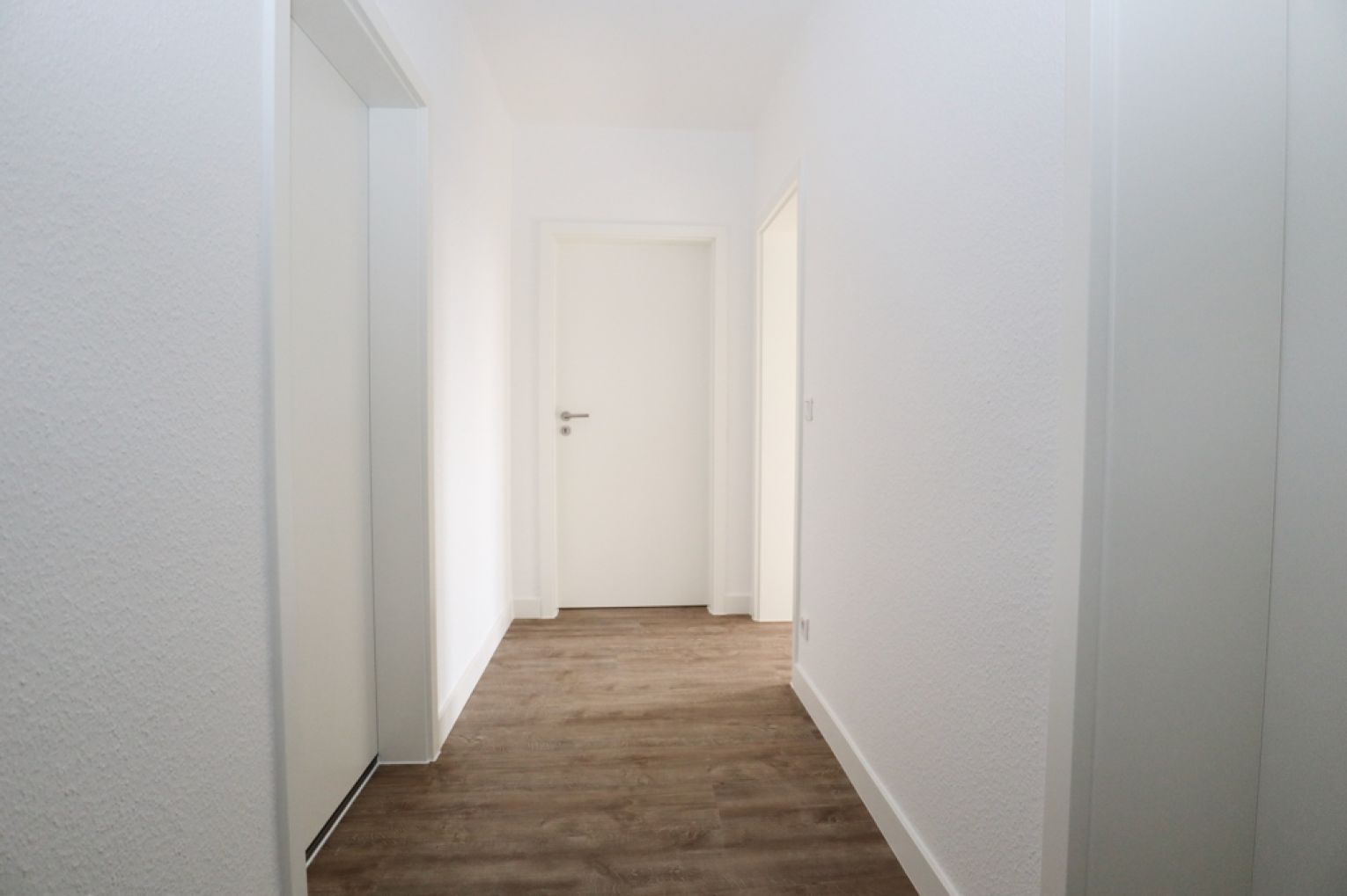 Einbauküche • 2-Raum Wohnung • Tageslichtbad • Wanne • neu saniert • Ebersdorf • jetzt anrufen