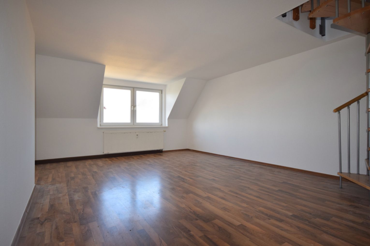 Limbach-Oberfrohna • Dachgeschoss • Maisonette • Südbalkon • 3-Zimmer • Bad mit Wanne • Zentrum