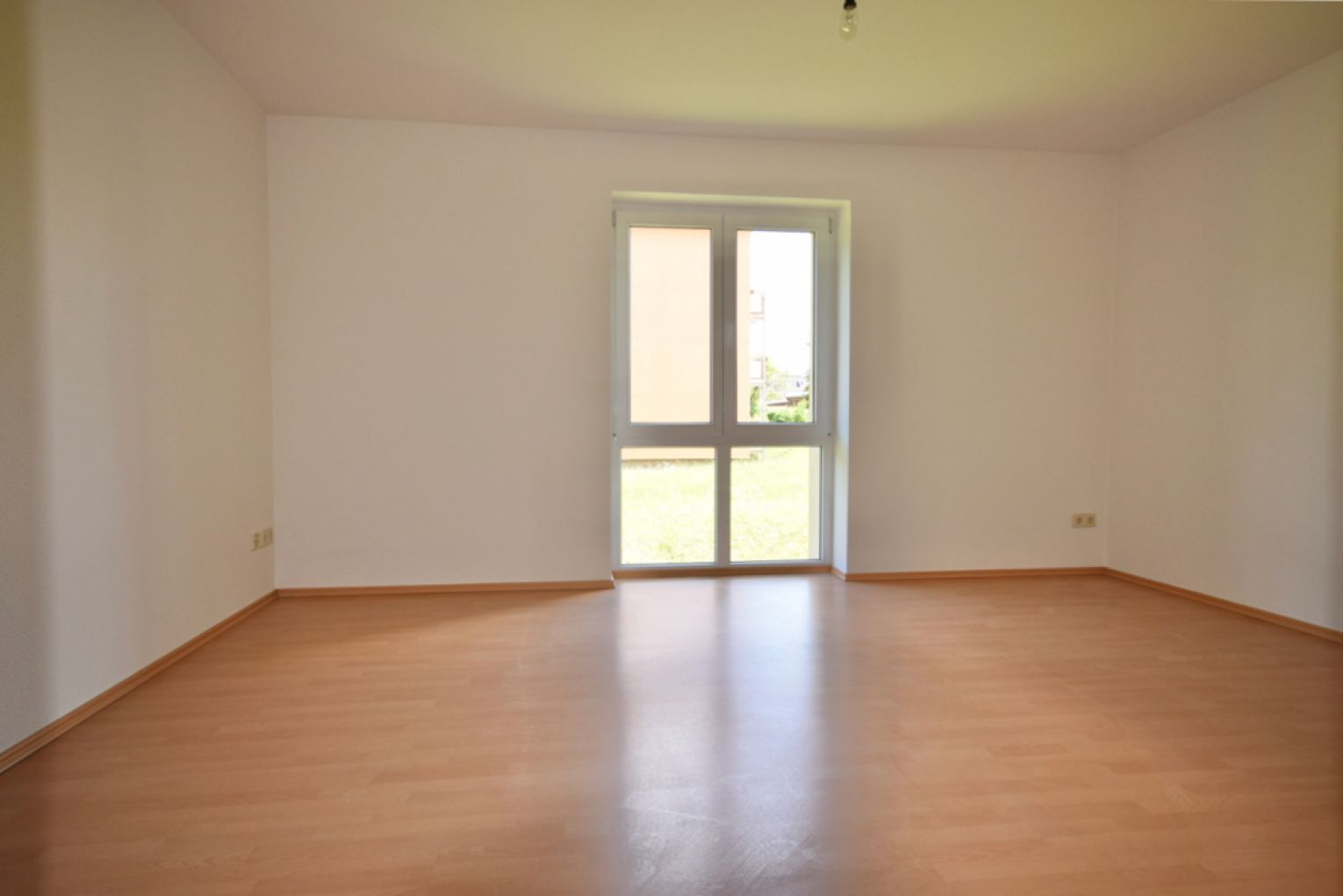 3-Raum • Tageslichtbad mit Wanne • am Heimgarten • Balkon • Top-Preis! • Fussbodenheizung • mieten!