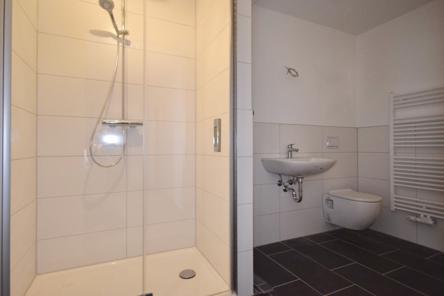 Dachgeschoss • Kaßberg • 2 Raum Apartment • Bad mit Dusche • neues Laminat • zur Miete • Kaßberg