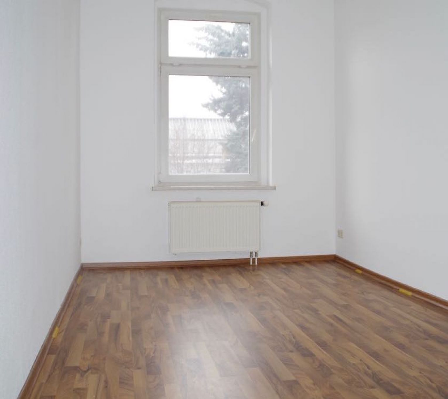 Alles Dabei • Einbauküche • Balkon • Laminat • 2 Zimmer • Sonnenberg • jetzt anschauen !