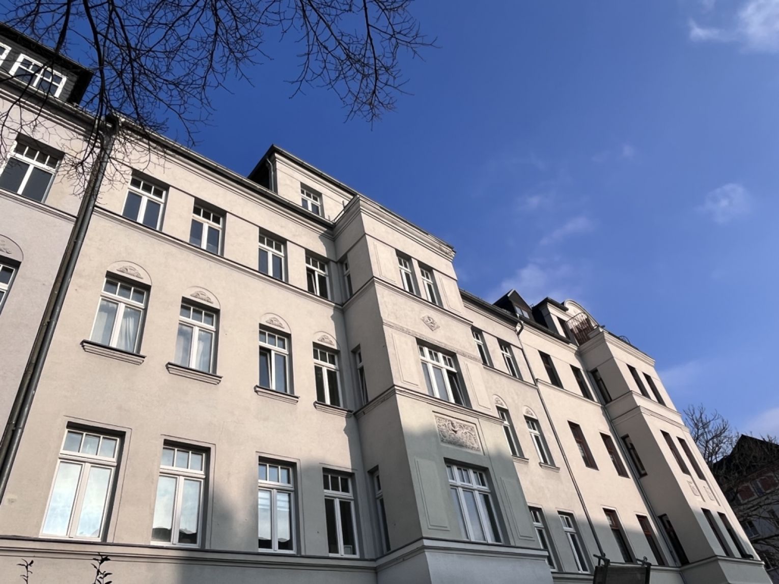 2-Raum Wohnung • Einbauküche • Kaßberg • in Chemnitz • Dusche • cooler Boden • erste eigene Wohnung