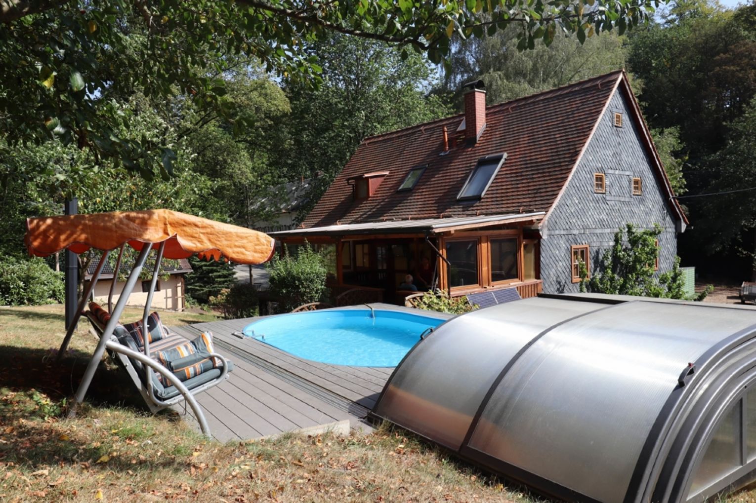 Einfamilienhaus • Rabenstein • Denkmal •   • Kamin • EBK • überdachter Pool • Wintergarten • Carport