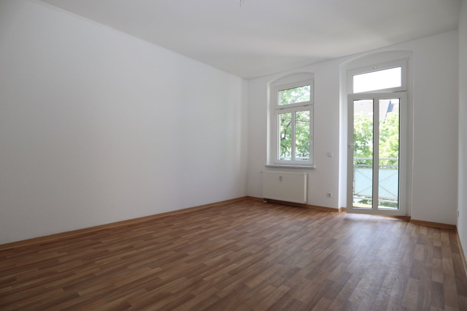 2-Raum Wohnung • Einbauküche • in Chemnitz • Balkon • zur Miete • anschauen und mieten