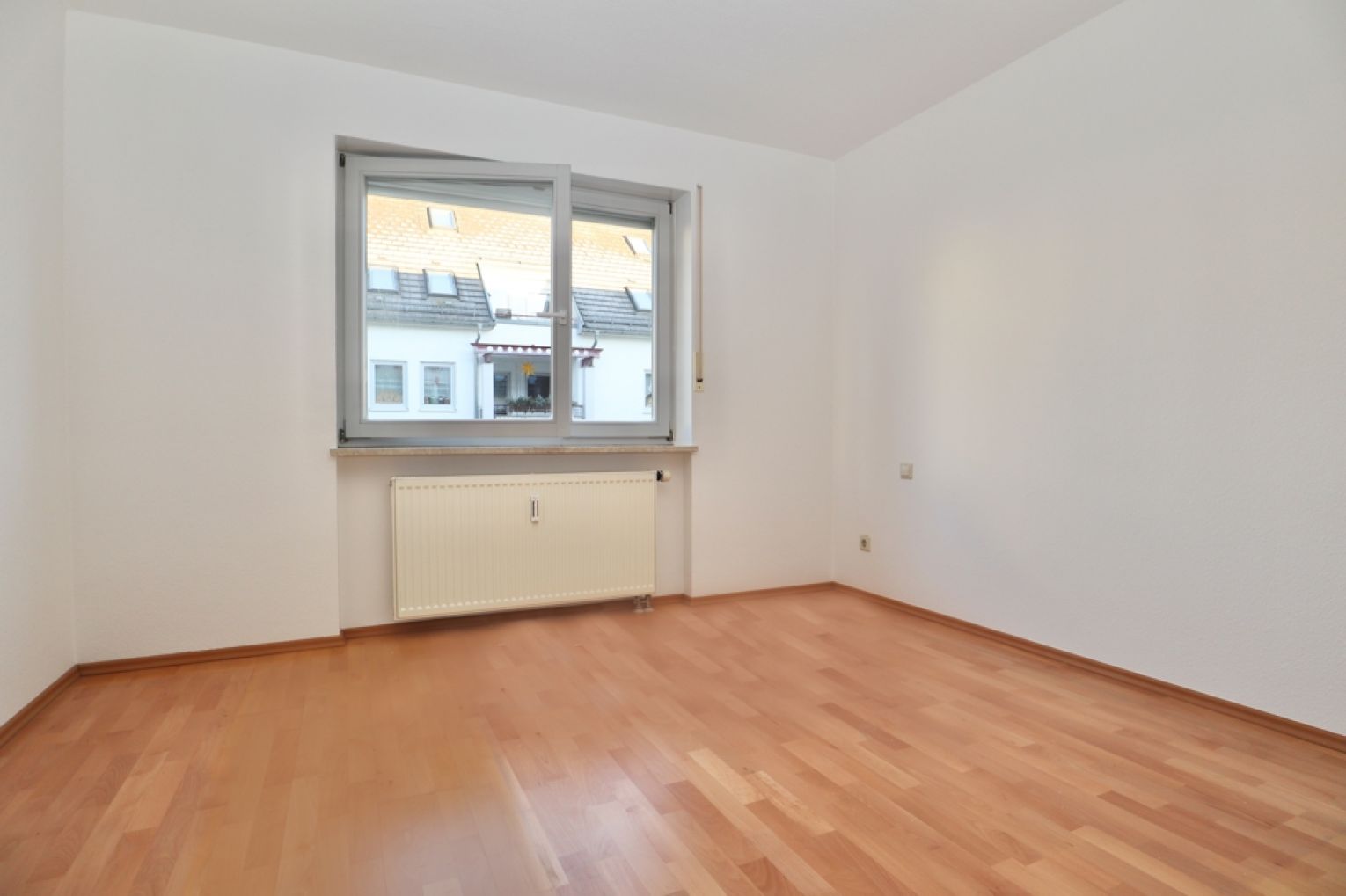 in Grüna • 3-Raum Wohnung • Tageslichtbad • Balkon • ruhig gelegen • Tiefgarage