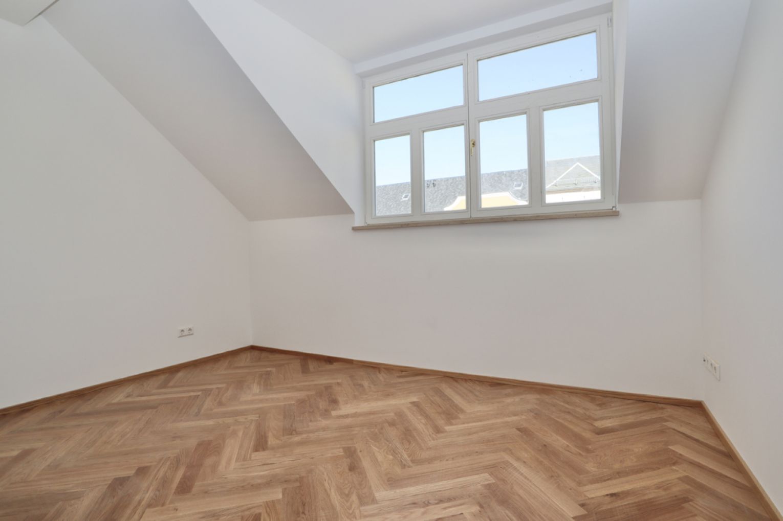 5-Zimmer • Erstbezug • Maisonette • Fußbodenheizung • Tageslichtbad • Terrasse • Balkon • Sonnenberg