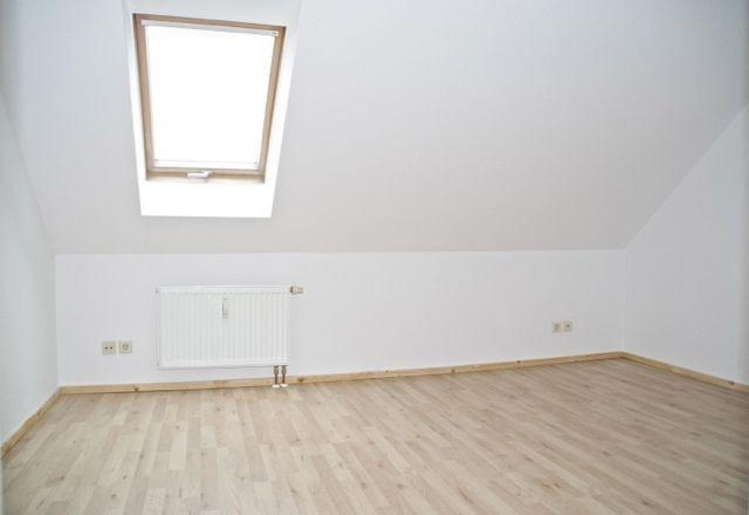 3 Zimmer • optionale Einbauküche • Stellplatz • Tageslichtbad • Dachgeschoss • MIETEN?!