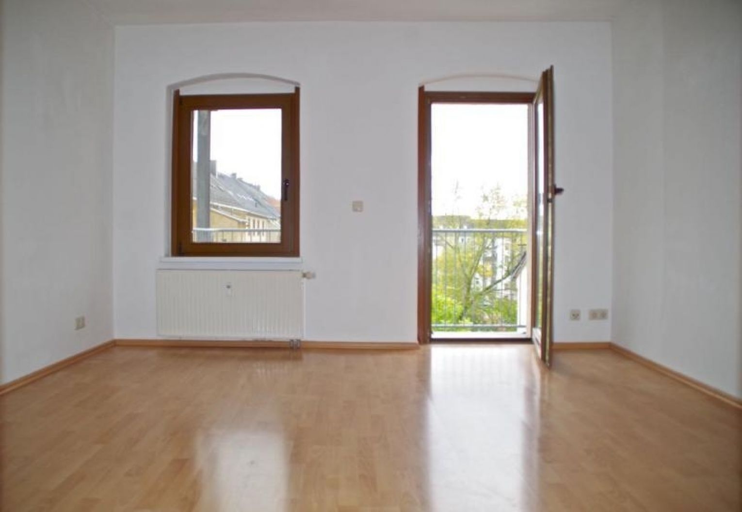 1-Zimmer Apartment • Tageslichtbad mit Wanne • Nah beim BRÜHL-BOULEVARD • Dachgeschoss • Einbauküche