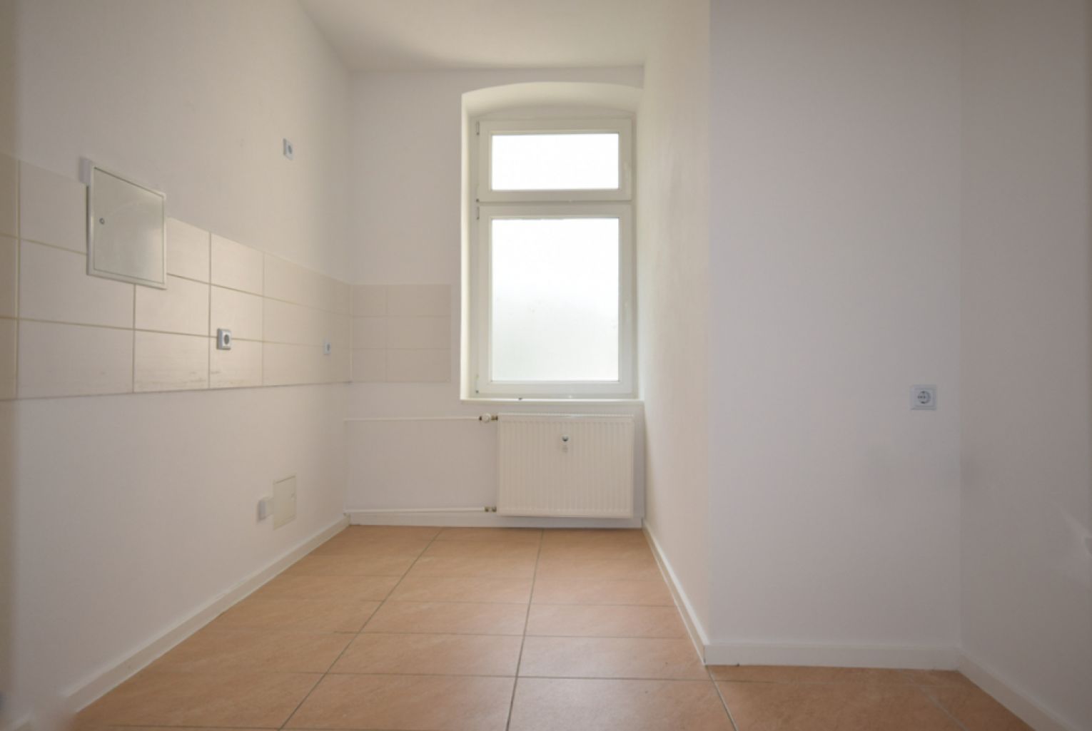 2 Zimmerwohnung • Sonnenberg • frisch renoviert  • Tageslichtbad mit Wanne • Abstellraum • mieten?