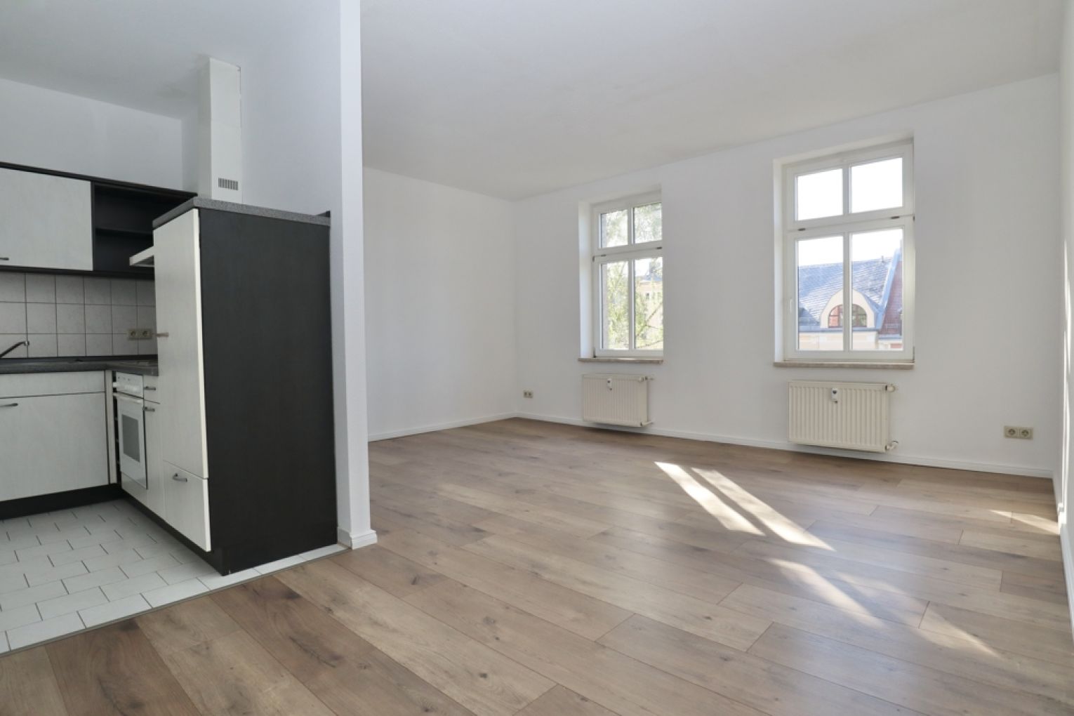 Fahrstuhl • Einbauküche • 2-Zimmer Wohnung • Tageslichtbad • modern wohnen • Schloßchemnitz • mieten