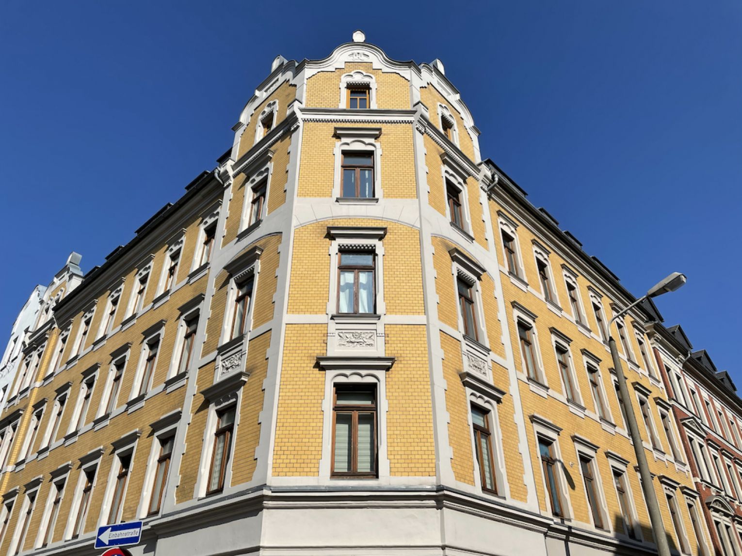 Sonnenberg • 3 Räume • Balkon • Jugendstil • modernes Bad mit Wanne • offene Küche • Lift • Miete