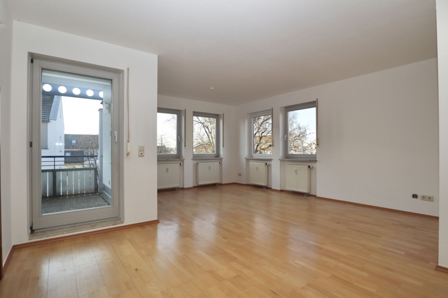 in Grüna • 3-Raum Wohnung • Tageslichtbad • Balkon • ruhig gelegen • Tiefgarage