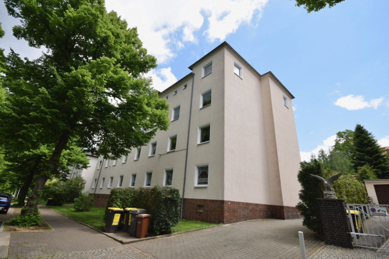 2-Raum • ruhige Lage • Chemnitz • mit Balkon • viel Grün • Laminat • Tageslichtbad • Anmieten!