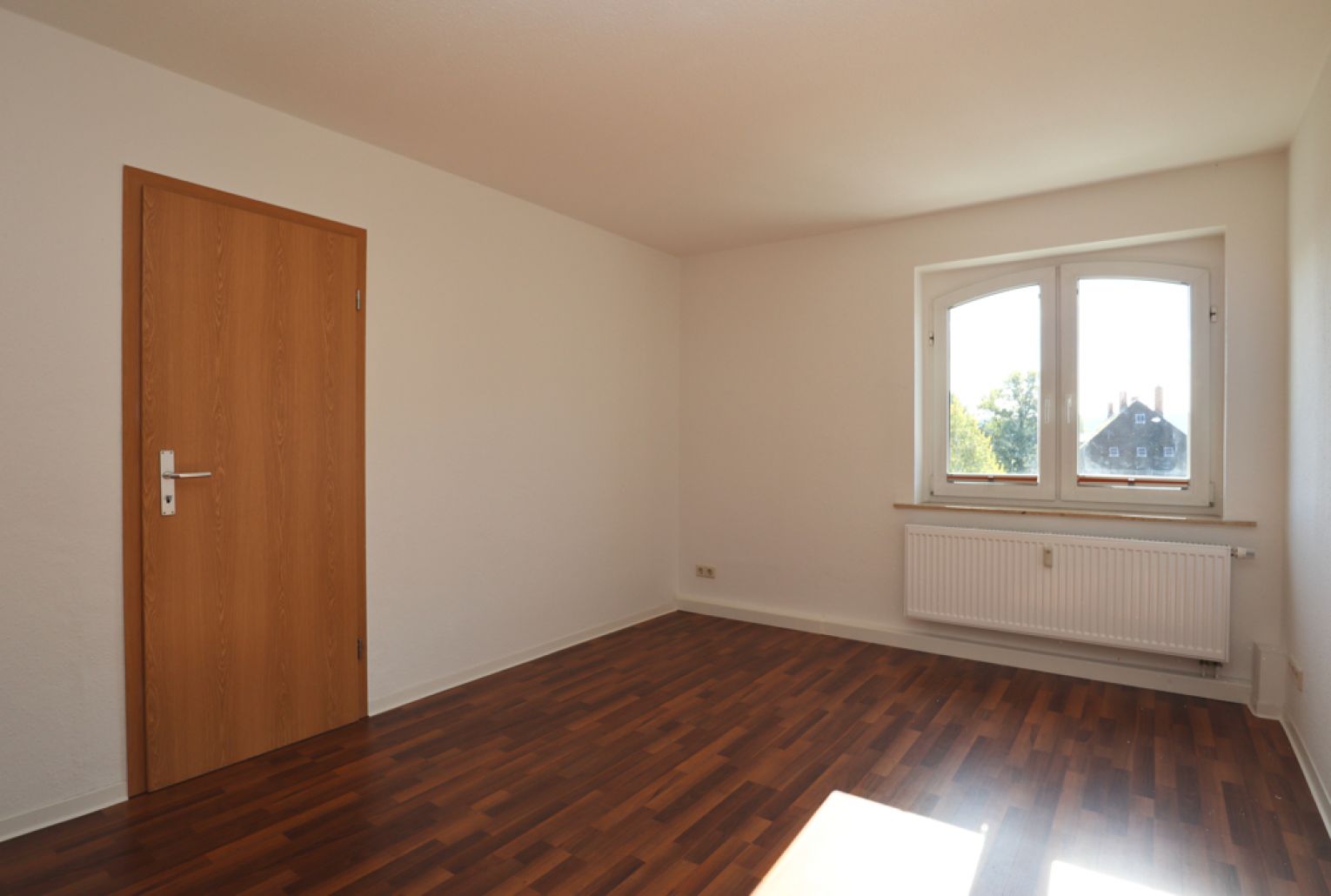 4-Raum Wohnung • Ebersdorf • Tageslichtbad • Wanne • ruhige Lage • schnell sein!