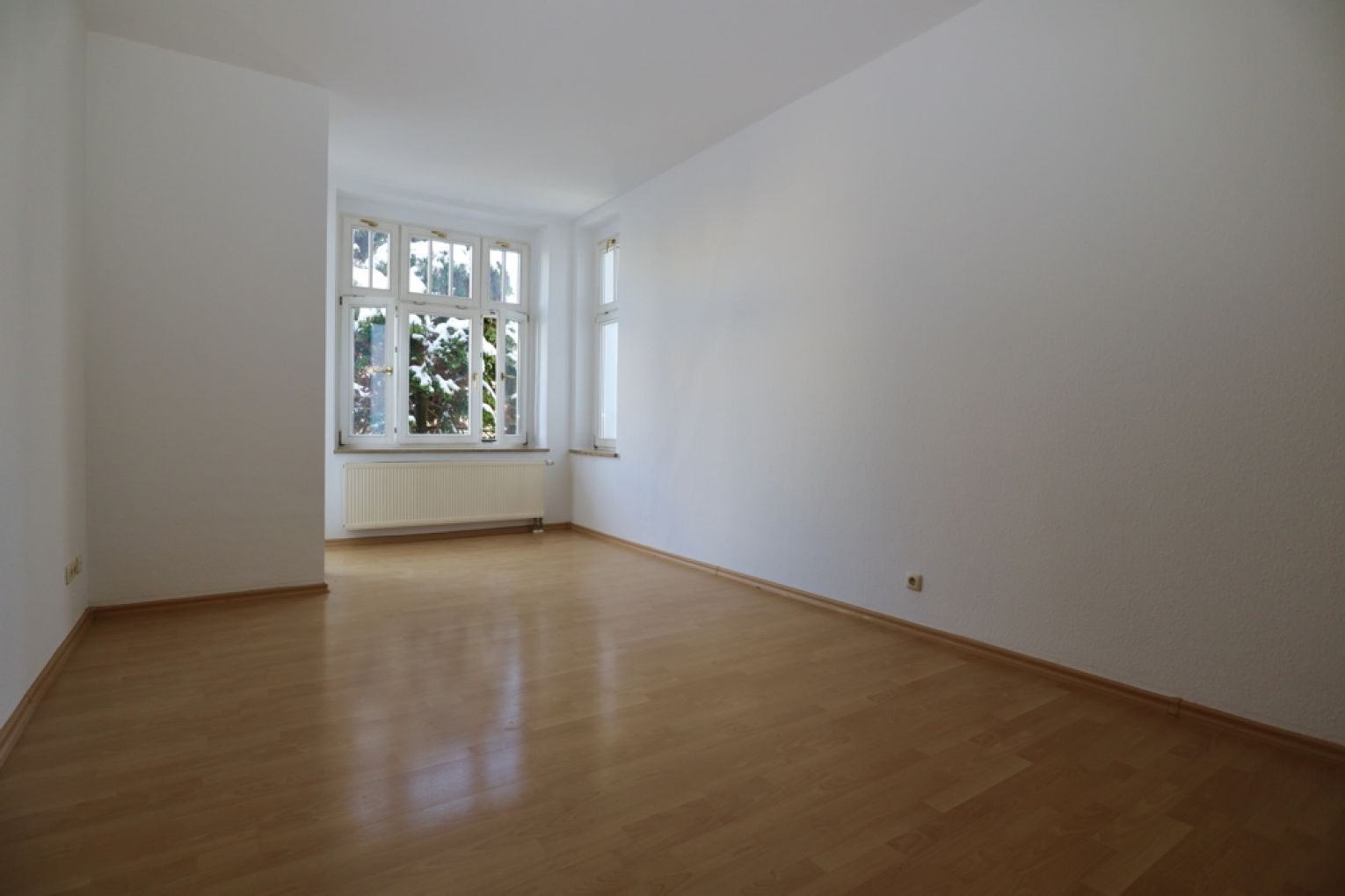 großer Balkon • Einbauküche • 2-Zimmer-Wohnung • Tageslichtbad • Schloßchemnitz • ruhige Lage !