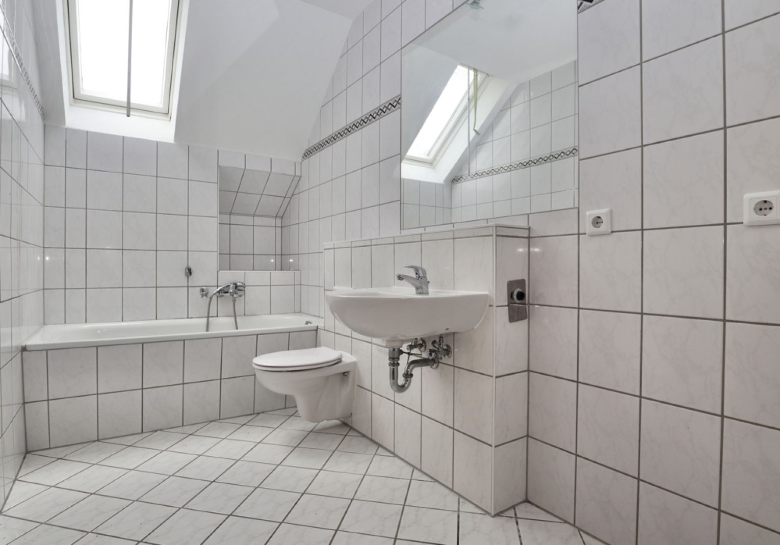 Dachgeschoss • 4-Raum Wohnung • Chemnitz • Maisonette • Balkon • Kaßberg • Tageslichtbad • ruf an