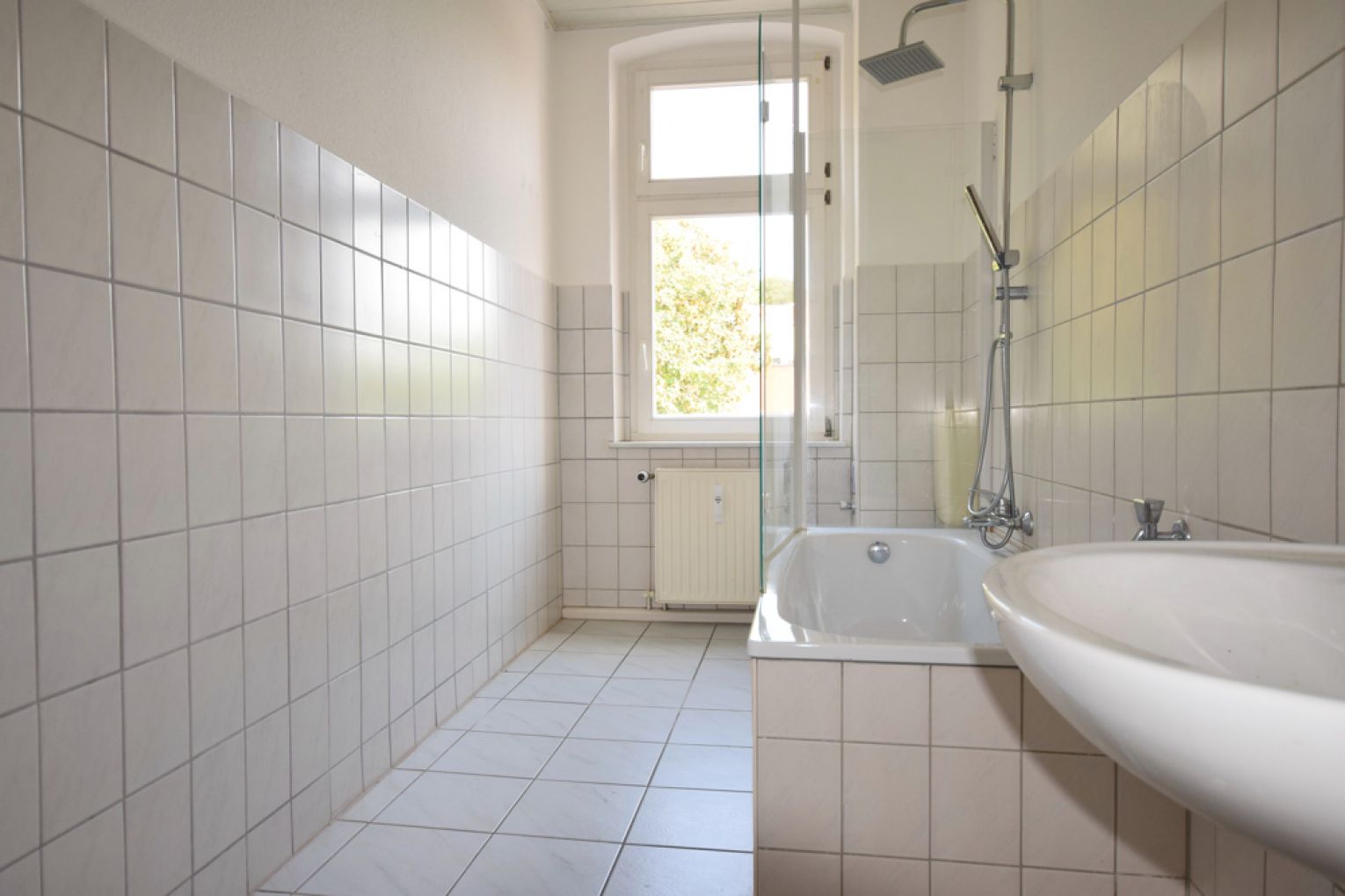 3 Zimmer • optionale Einbauküche • Wanne • Tageslichtbad • Balkon • Stellplatz • zentrumsnahe Lage