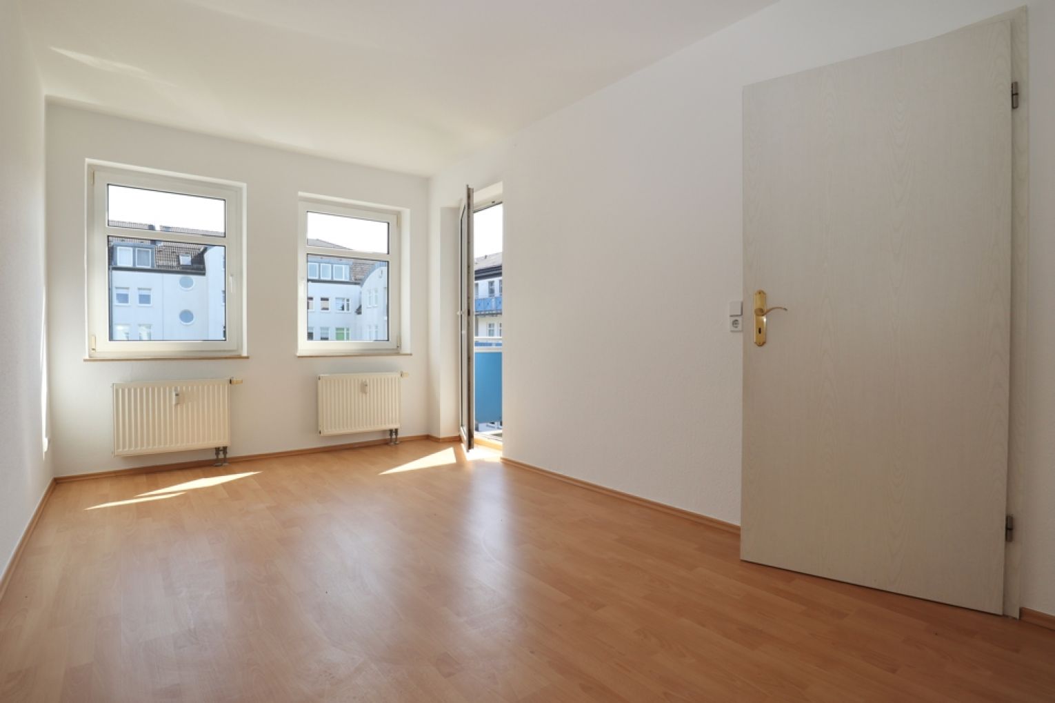 2-Zimmer • Balkon • Aufzug • jetzt mieten • Schloßchemnitz • mit Einbauküche