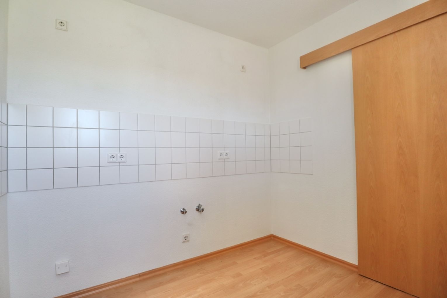 2-Raum • Balkon • perfekte Single-Wohnung • in Gablenz • neue Einbauküche • schnell sein!