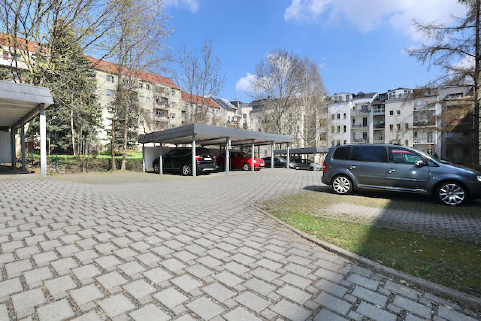 Kaßberg • Stellplatz • 2-Zimmer -Wohnung • Terrasse • Balkon • Eckbadewanne • Dusche •  jetzt mieten