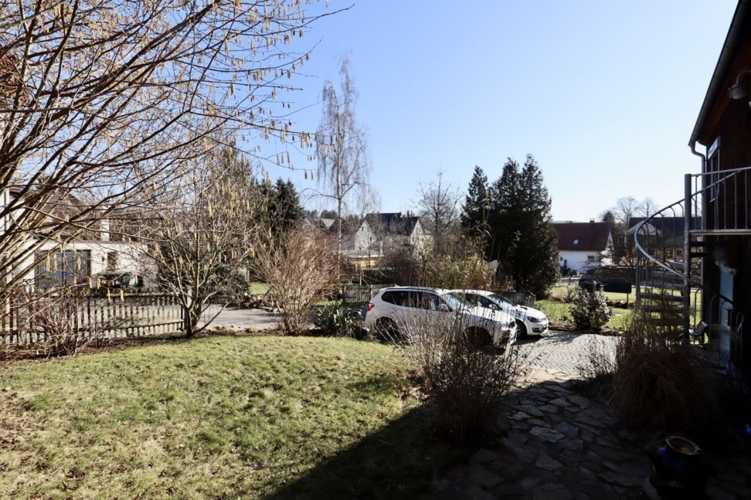 Einfamilienhaus mit Einnahmequelle • Rußdorf • 6 - 7 Zimmer • Dachterrasse • Garten • Doppelgarage