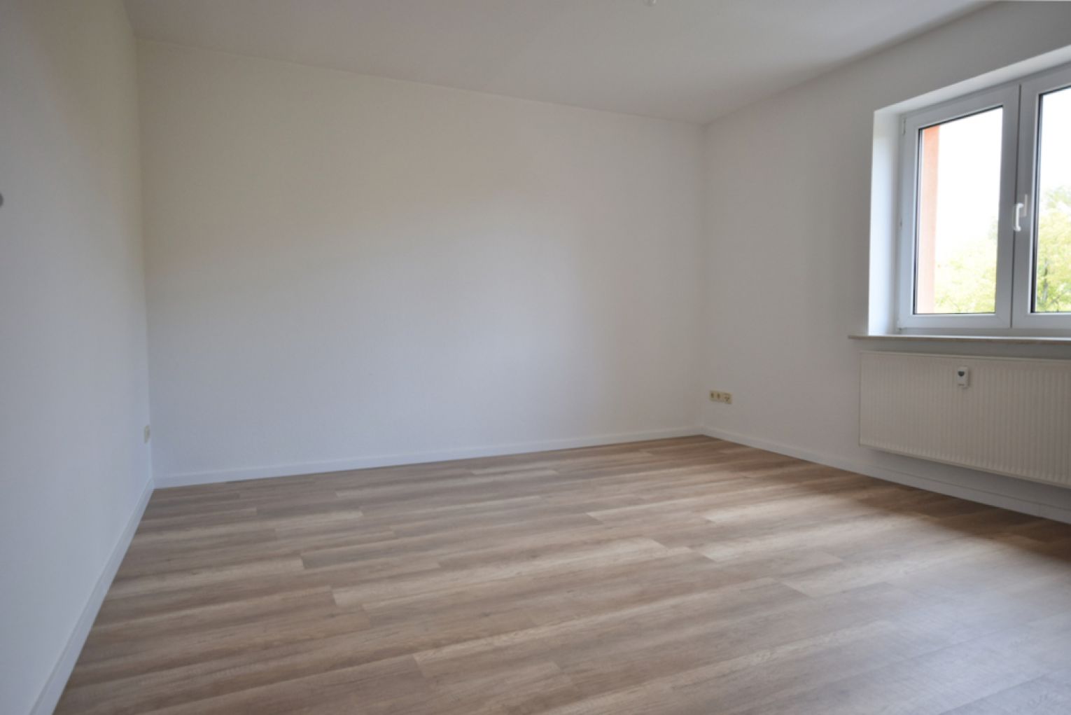 4-Raum Wohnung • Heimgarten • 1.Etage • Bad mit Wanne und  Fenster • Balkon • schnell zugreifen