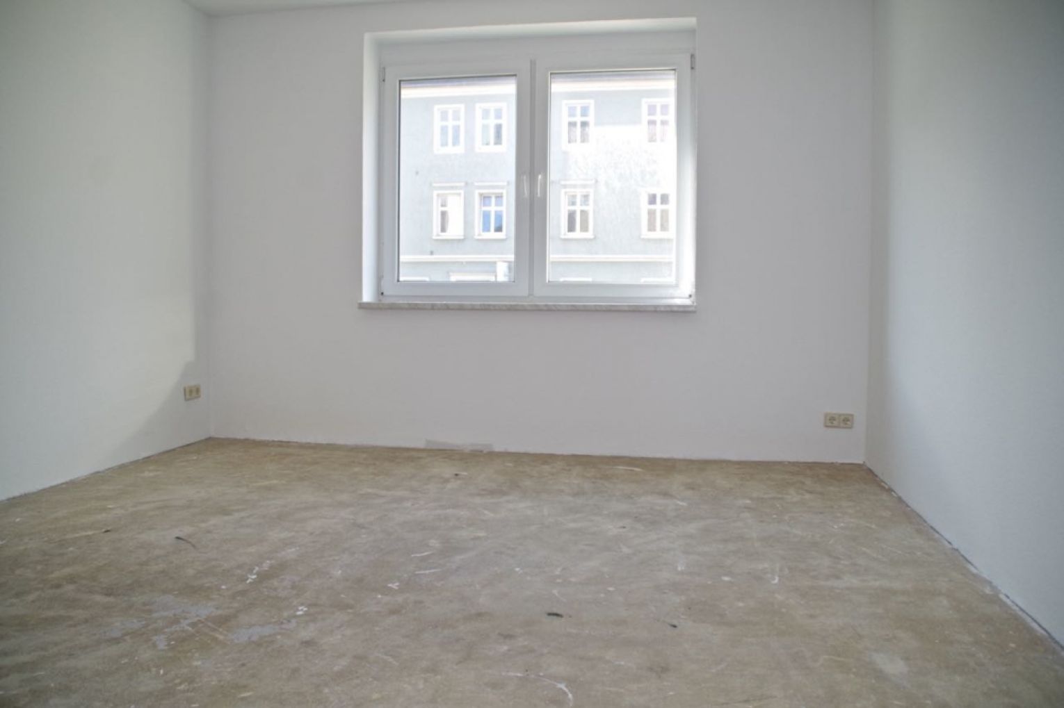 3 Zimmer • Laminat • Hochparterre • 2 Bäder • Balkon • Fussbodenheizung • energetisch saniert • TOP