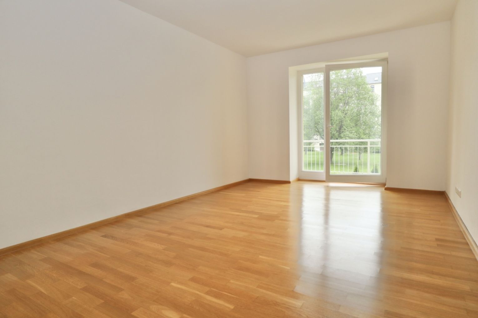 Maisonette • Zentrum • 4- Zimmer Wohnung • Terrasse • Erdgeschoss • Parkett • in Chemnitz • ruf an!