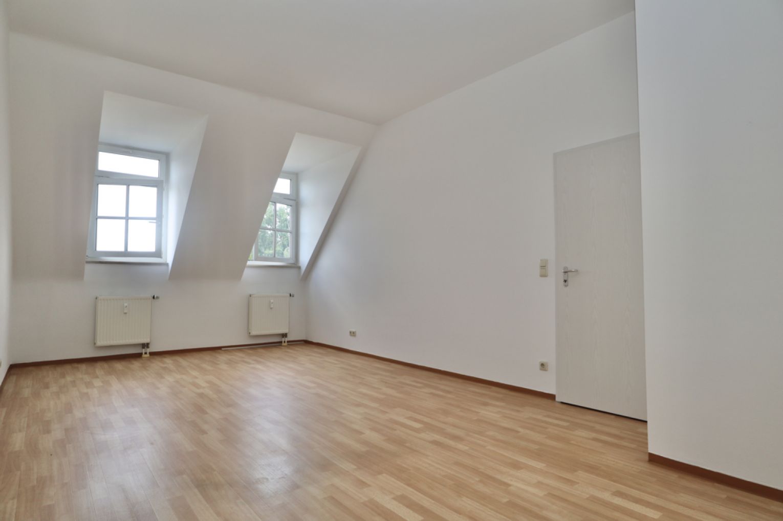 Zentrum • 2-Raum Wohnung • Dachgeschoss • Fahrstuhl • Chemnitz • Stellplatz • Stadt • Mieten