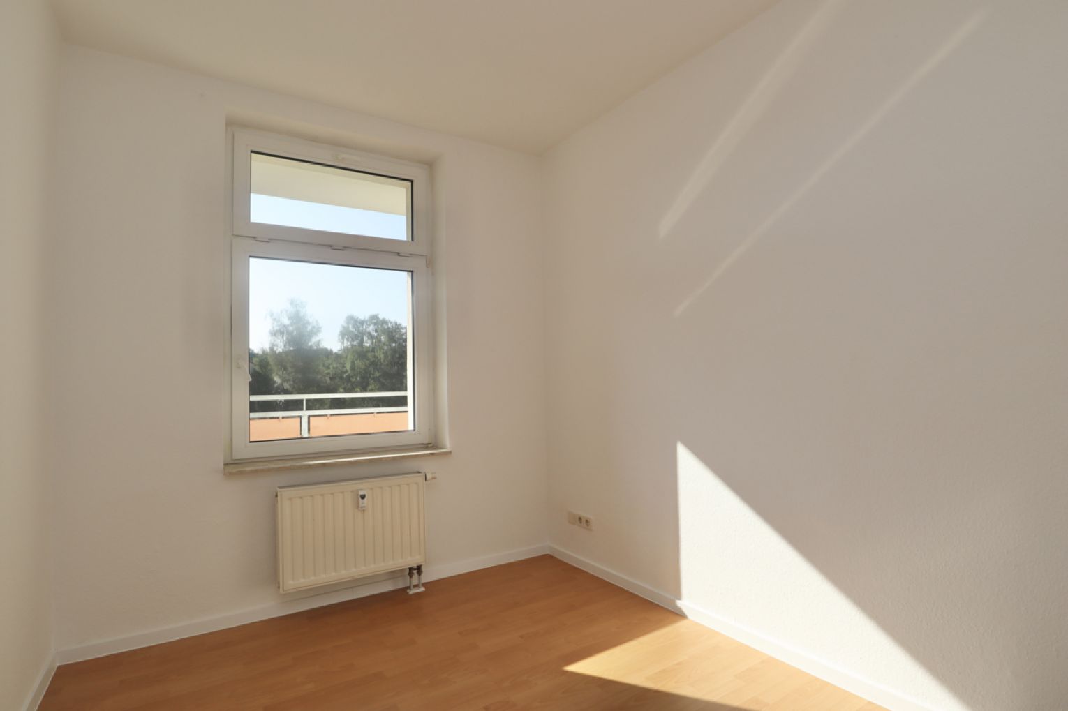 Balkon • Bernsdorf • 4-Raum Wohnung • in Chemnitz • Wanne • ruhig • zur Miete • jetzt anrufen