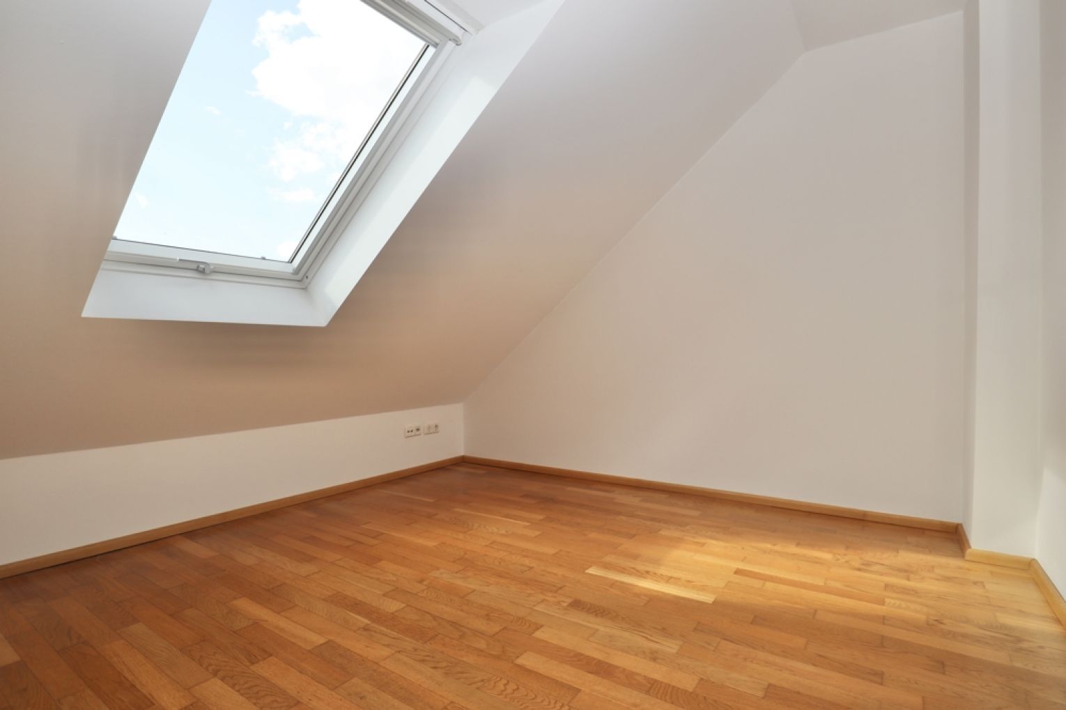 Maisonettewohnung • Dachgeschoss • 4 Zimmer • Terrasse • Balkon • Tageslichtbad • Schloßchemnitz •