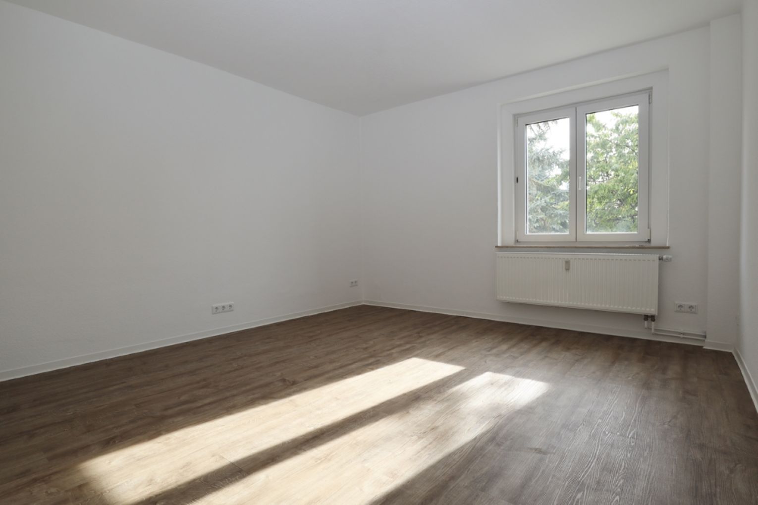 2-Raum Wohnung • Tageslichtbad • Chemnitz • Wanne & Dusche • neu saniert • Ebersdorf • jetzt anrufen