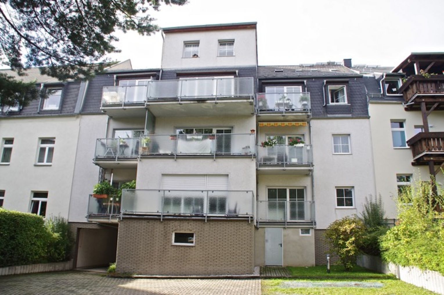 Balkon • 2-Zimmer in Ebersdorf • Tageslichtbad • Stellplatz • ruhige Lage • Laminat • Termin machen?