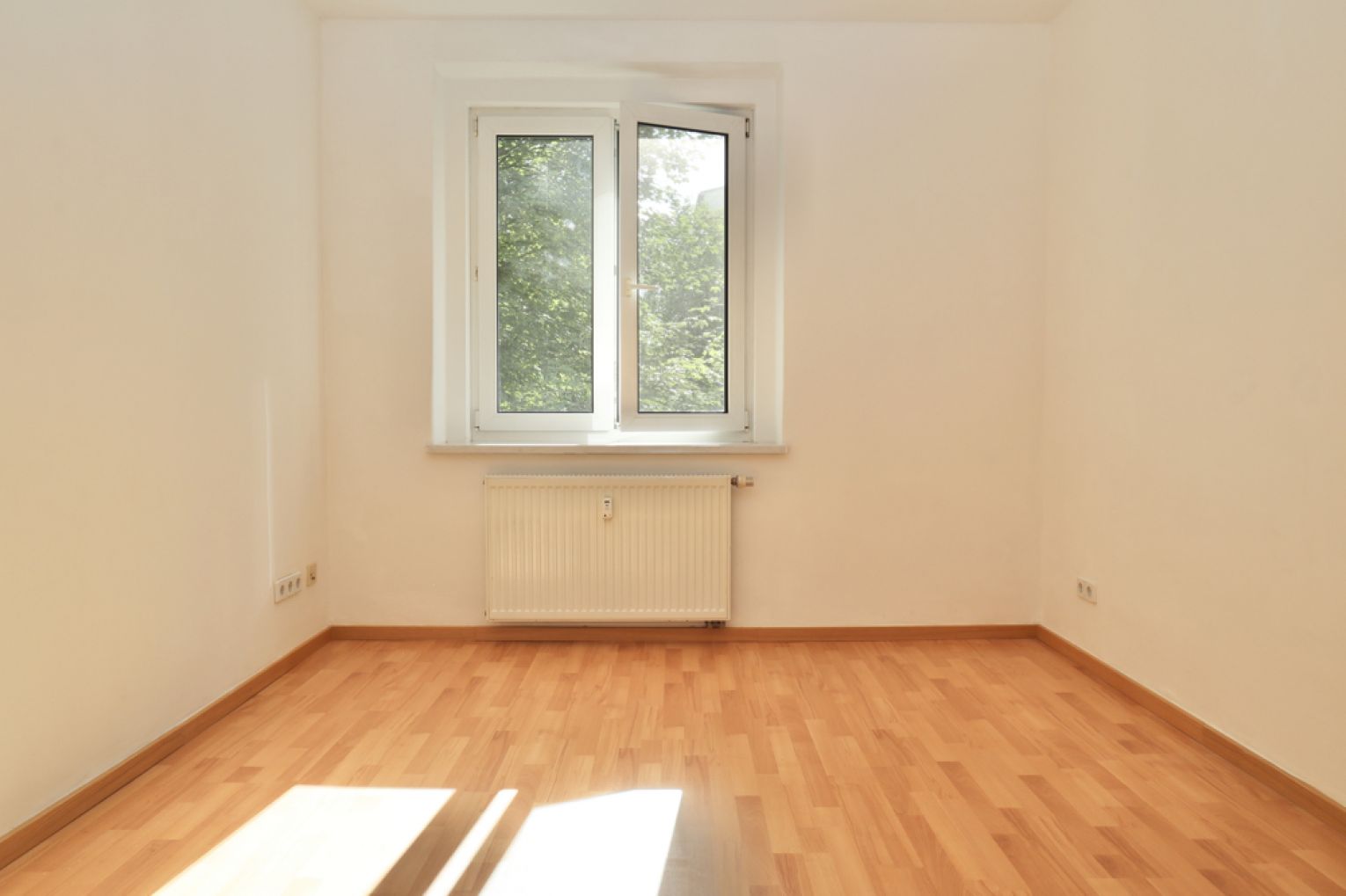 in Chemnitz • große 3- Raum Wohnung • Kaßberg • Tageslichtbad • mit Balkon • zur Miete • ruf an