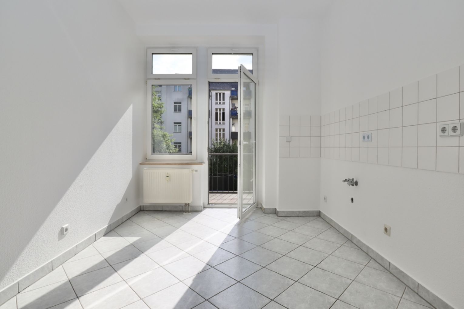 Tiefgaragenstellplatz • Kaßberg • 4-Raum Wohnung • Balkon • 2 Bäder • Chemnitz • zur Miete