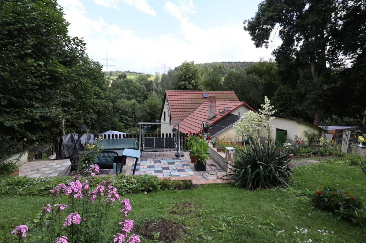 Einfamilienhaus am Wald • Burkhardtsdorf • Garten • Terrasse • Brunnen