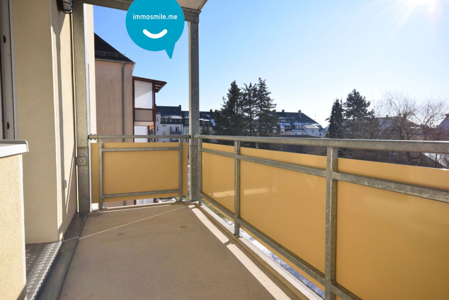 3-Zimmer • neu renoviert • Balkon • Tageslichtbad mit Wanne • Laminat • gedämmte Fassade • TOP!