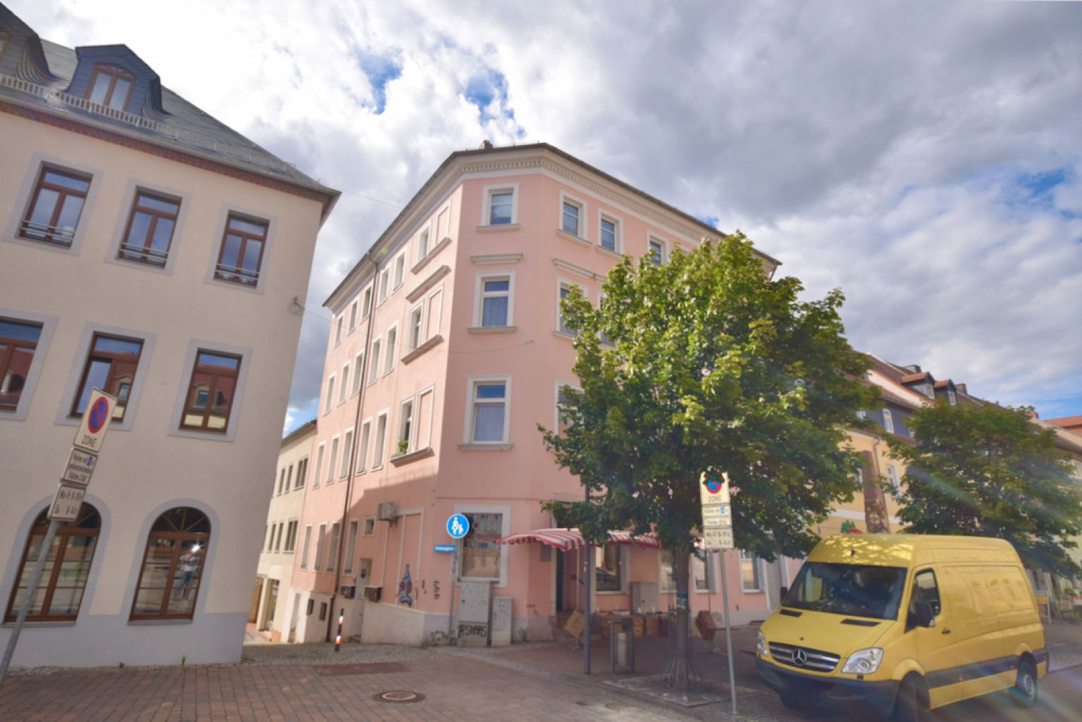 4-Raum • Frankenberg • Balkon • Haus mit Lift • Bad mit Wanne und Fenster • neues Laminat • Chic