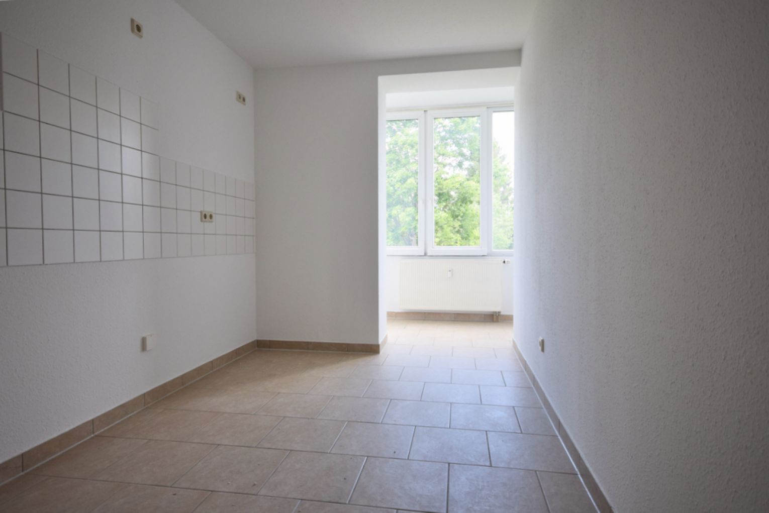 Balkon • Bad mit Wanne & Dusche • Wintergarten • 3-Raum Wohnung in Chemnitz • Hilbersdorf • anrufen